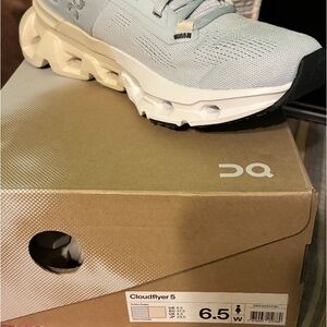 ON Cloudflyer 5 Women's Sneakers